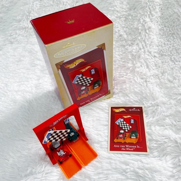 🏎 Hallmark Hot Wheels "and the Winner is..." Ornament - Picture 1 of 5